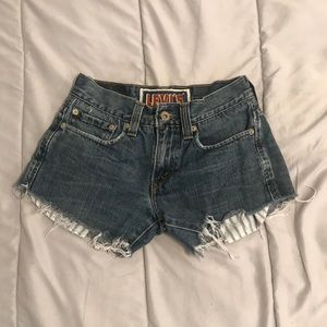 Mid-rise denim Levi shorts